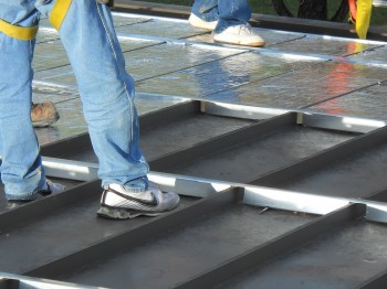 Sub-purlins and insulation