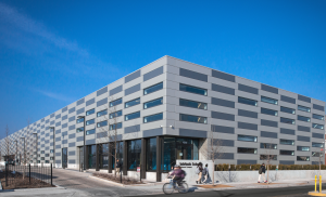 Collaborating with WKA, Valspar’s team matched the Weathered Zinc color as a coil-coated finish on Kingspan’s galvanized steel panels and as a spray-applied finish for Linetec’s use on Pittco’s extruded aluminum window frames.