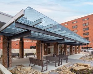 The SKYSHADE 2500 Series glass canopy system can be incorporated into freestanding structures, pavilions, walkways and other covered entrances.